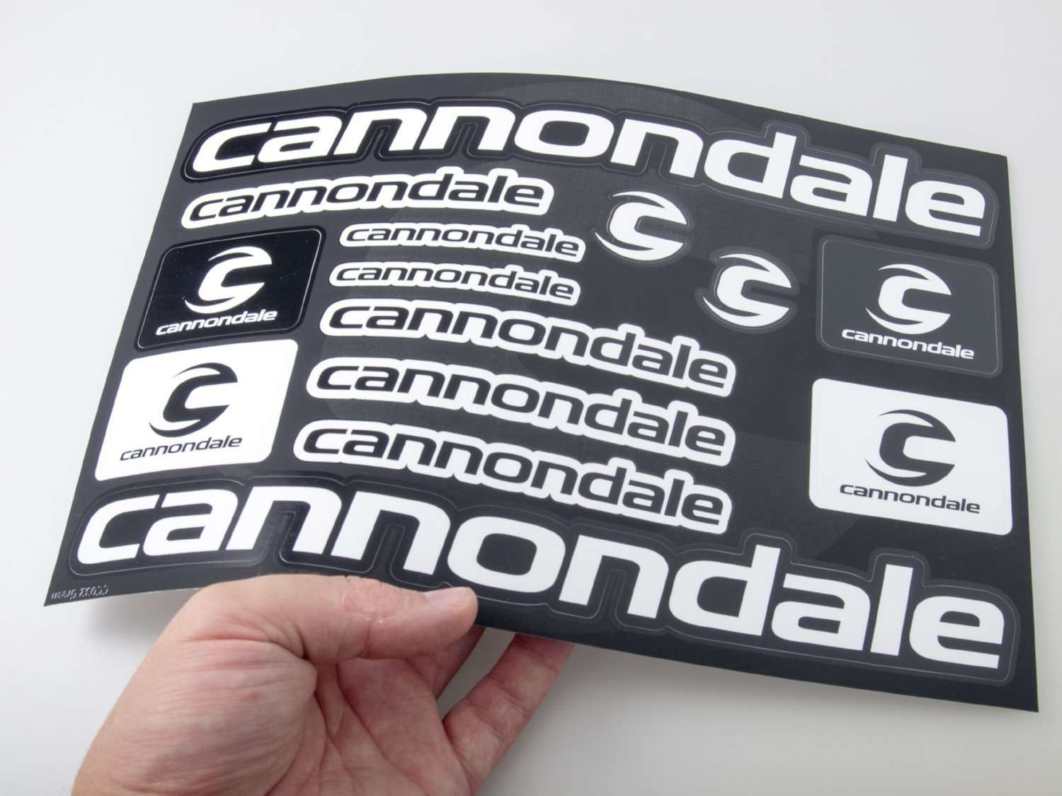 Cannondale selbstklebender Aufkleber für ein Fahrrad - schwarz & weiß - life-decor.de