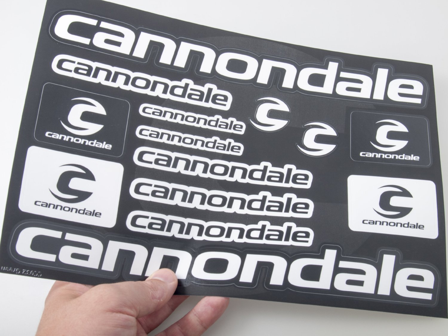 Cannondale selbstklebender Aufkleber für ein Fahrrad - schwarz & weiß - life-decor.de