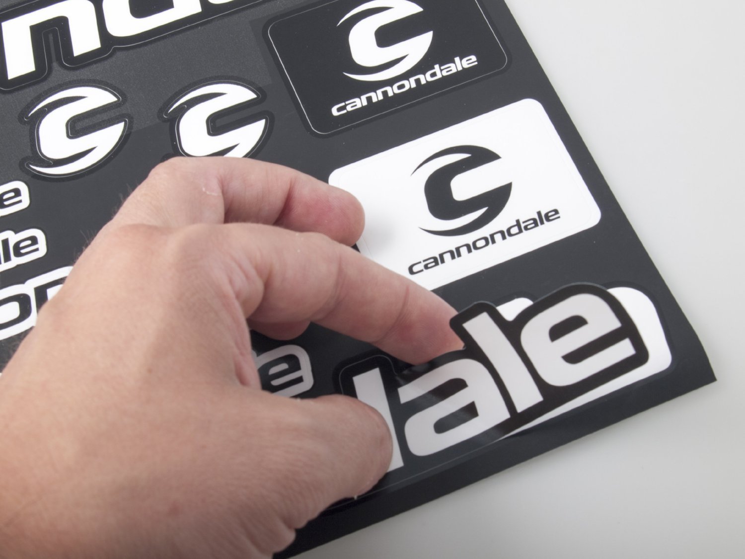 Cannondale selbstklebender Aufkleber für ein Fahrrad - schwarz & weiß - life-decor.de