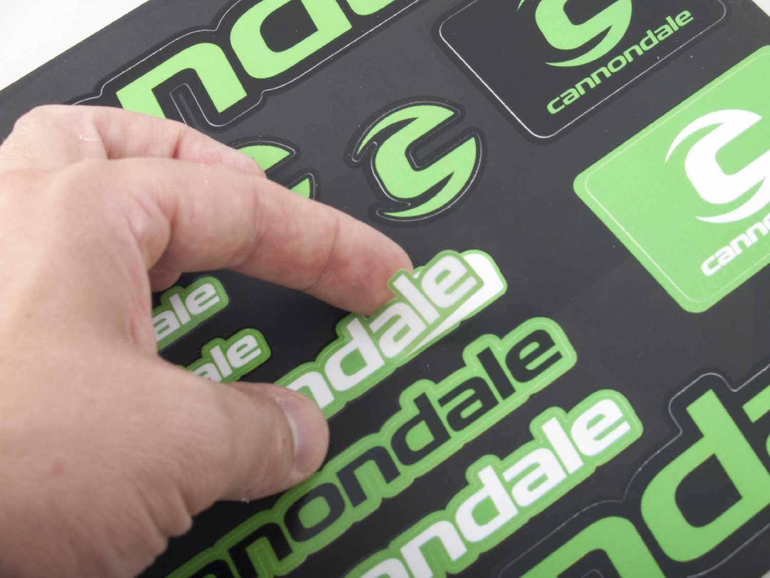 Cannondale selbstklebender Aufkleber für ein Fahrrad - schwarz & grün - life-decor.de