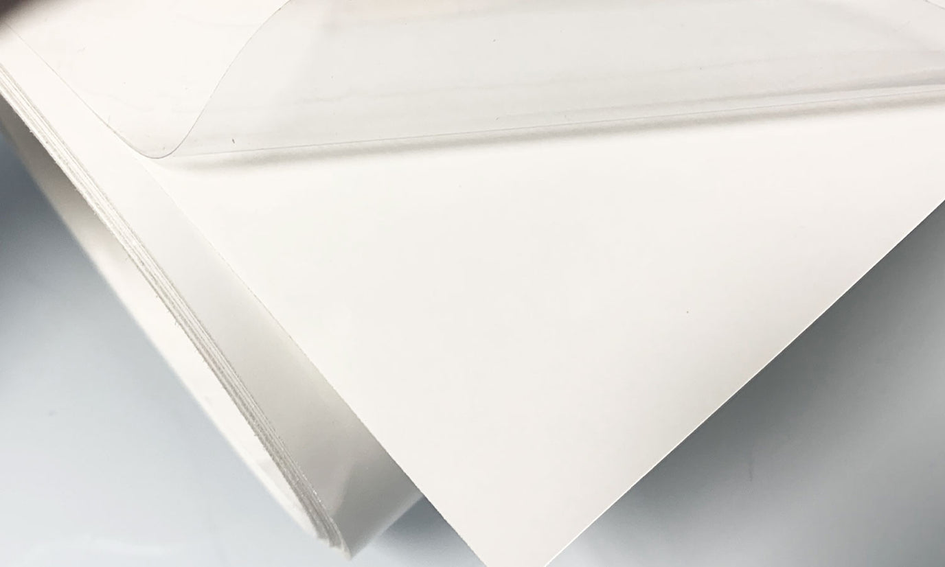 Transparente Selbstklebefolie zum Möbelschutz – Glänzende und Matte Variante