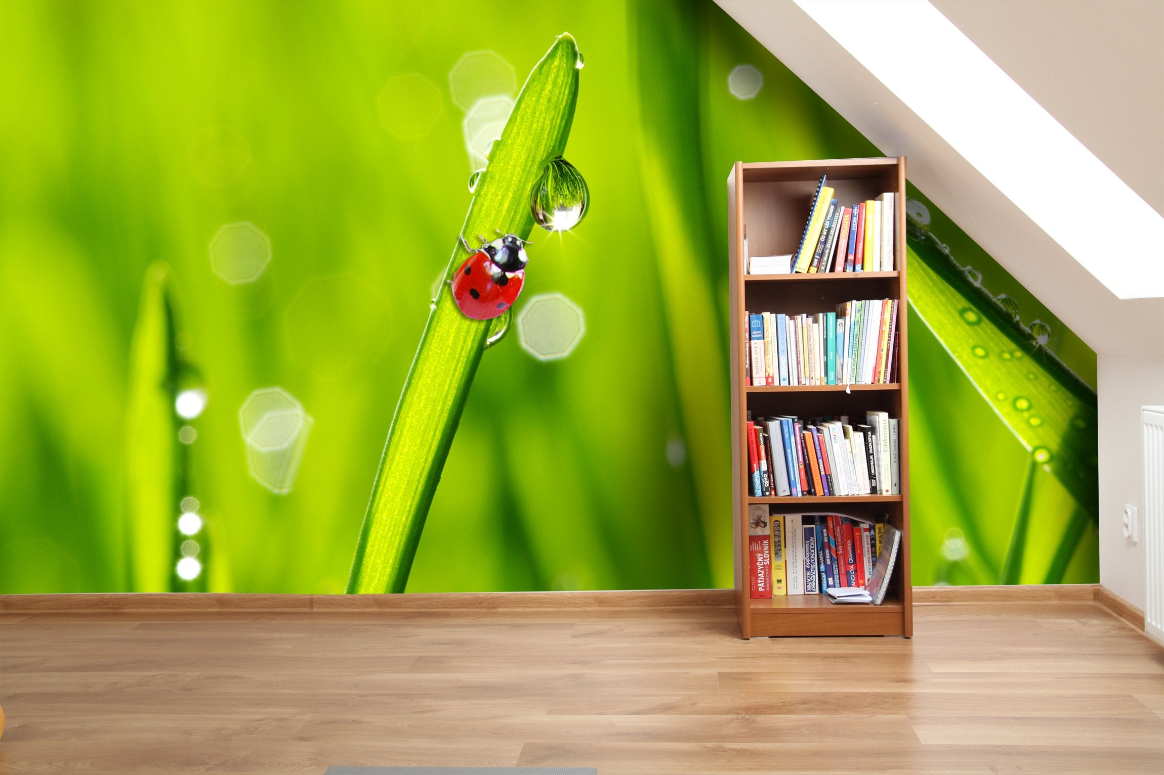 PVC Fototapete Ladybug On Grass – ECO Wandbild Selbstklebende Tapete – 3D Vinyl Wandsticker XXL  SW069 - life-decor.de