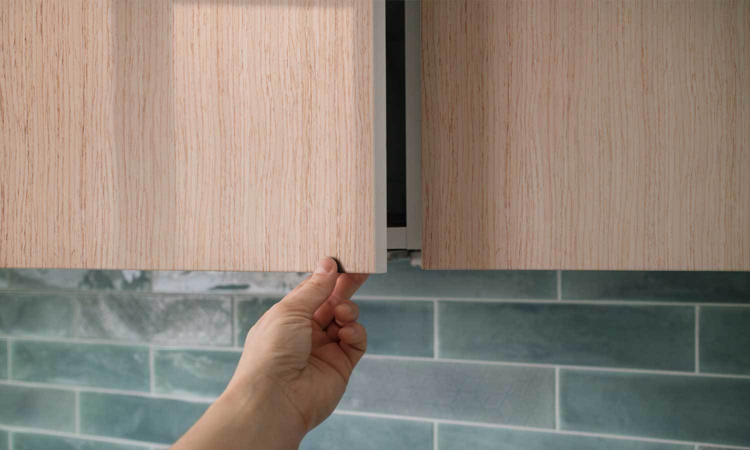 Folien für Möbel Eiche Möbelfolie für Schranktüren, Life Decor selbstklebend, robust und wasserdicht.