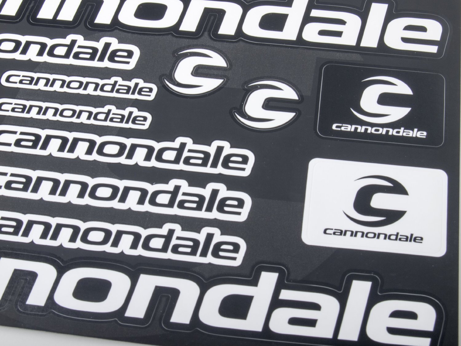 Cannondale selbstklebender Aufkleber für ein Fahrrad - schwarz & weiß - life-decor.de