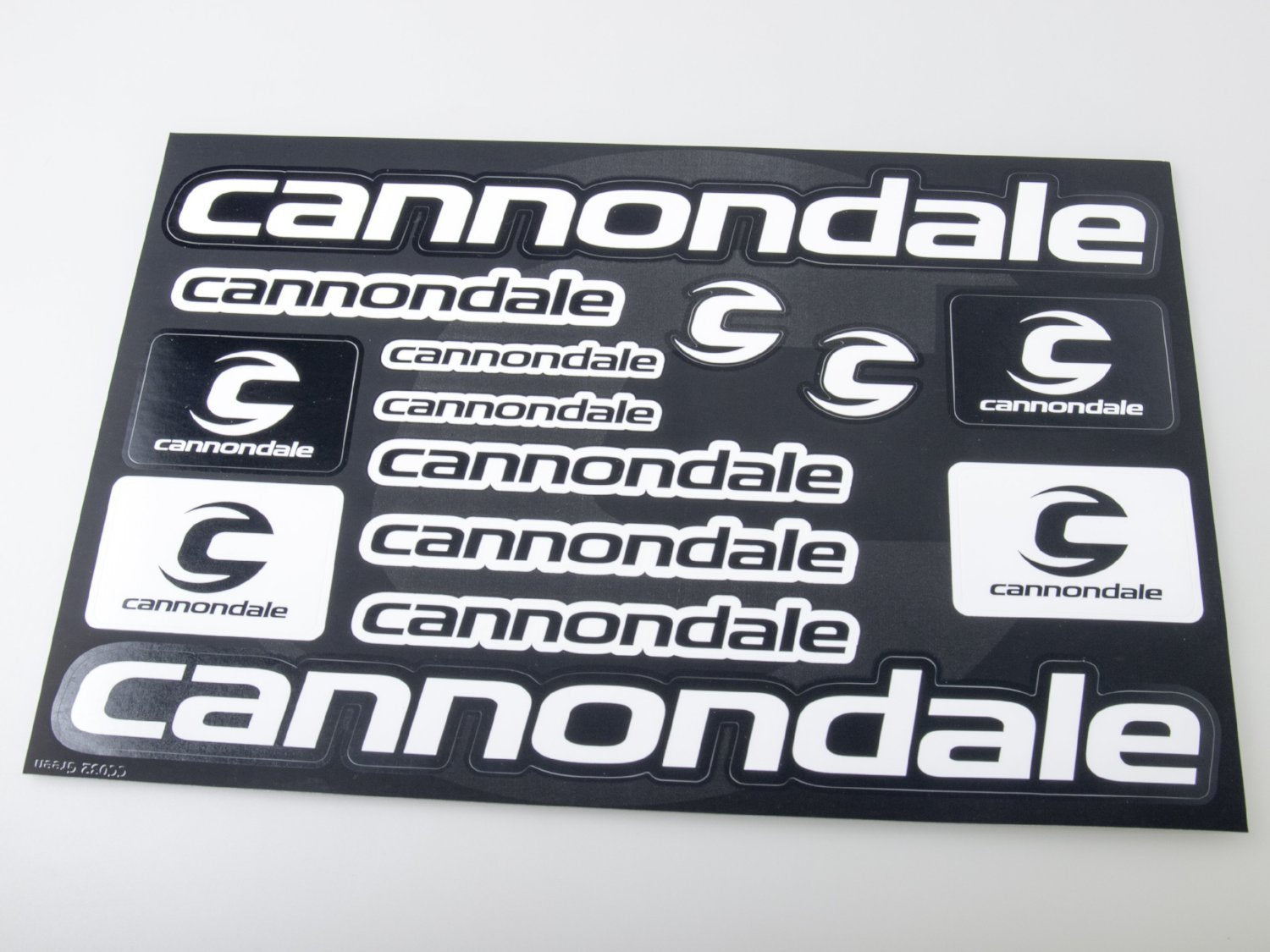 Cannondale selbstklebender Aufkleber für ein Fahrrad - schwarz & weiß - life-decor.de