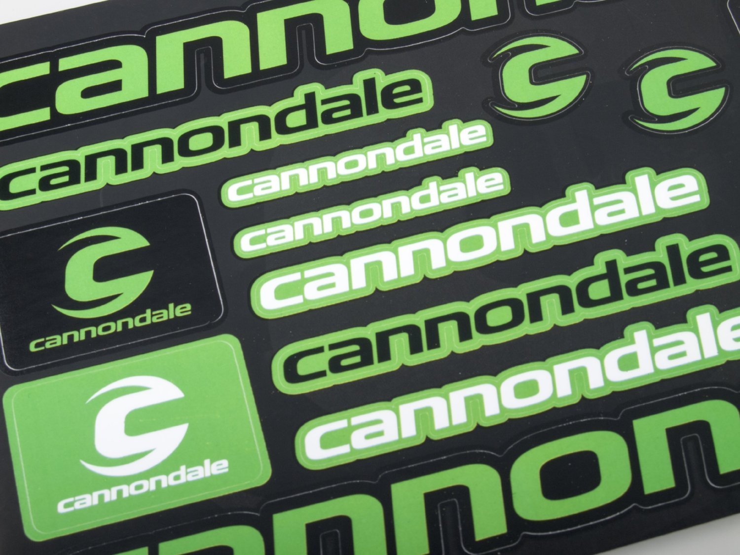 Cannondale selbstklebender Aufkleber für ein Fahrrad - schwarz & grün - life-decor.de